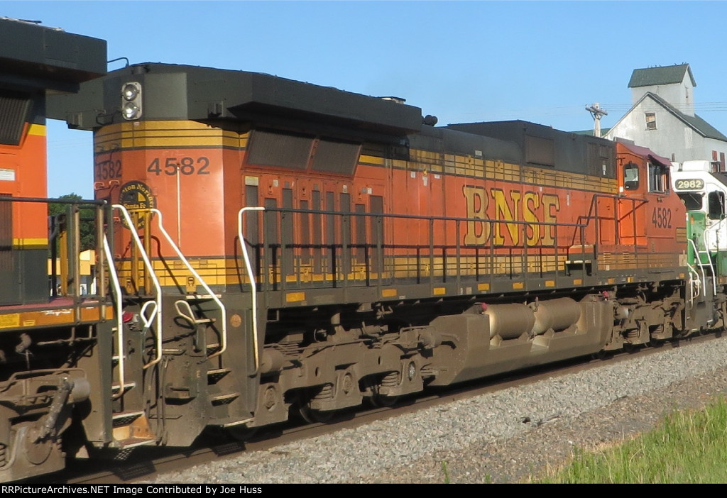 BNSF 4582